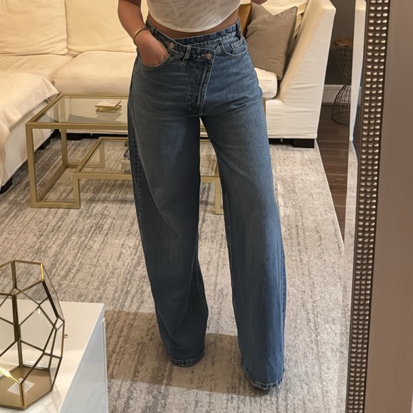 Zara Denim - Zara High Waist Mom Leg Jeans